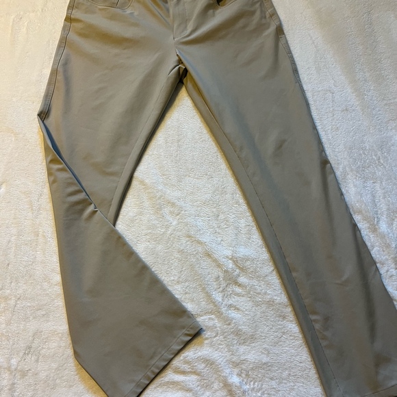 Mens Greg Norman Relaxed Fit khaki Golf Pants size W36x32L - Picture 9 of 9
